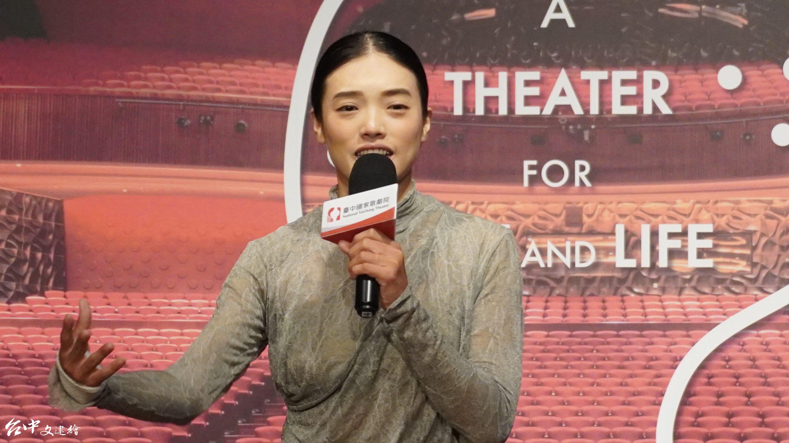 「翊舞製作」創團成員鄭依涵為「孤獨號」編舞,並擔任舞蹈演員。(攝影:謝平平)